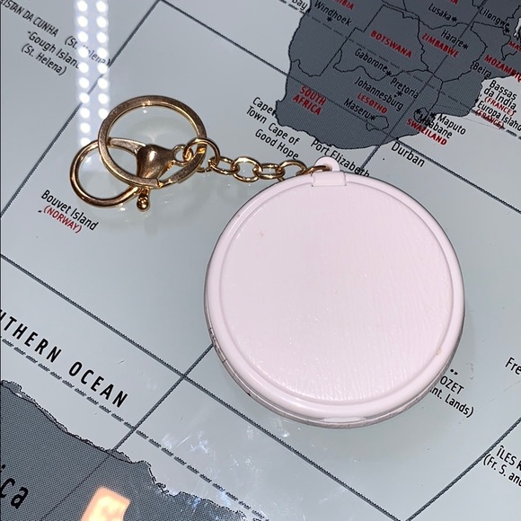 Cute Compacted Mirror - Picture 3 of 3